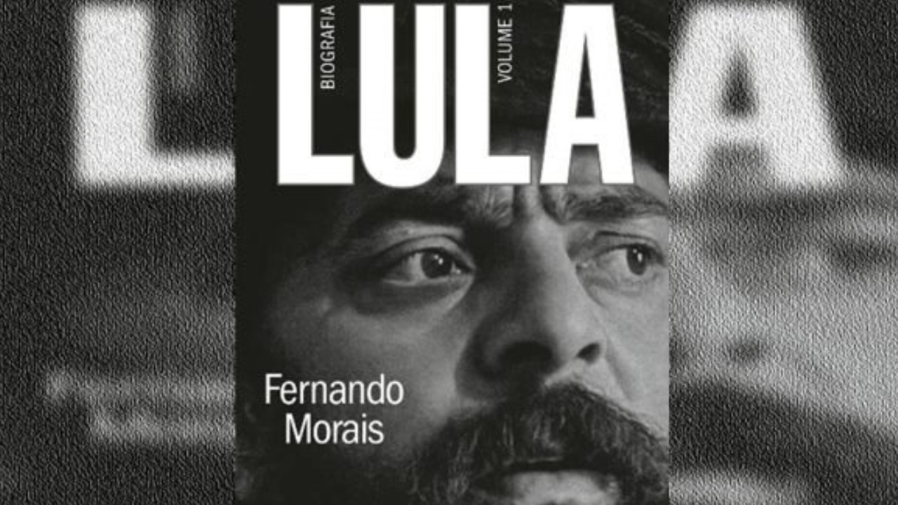 Enfurecido, homem atira livros sobre Lula em vendedores