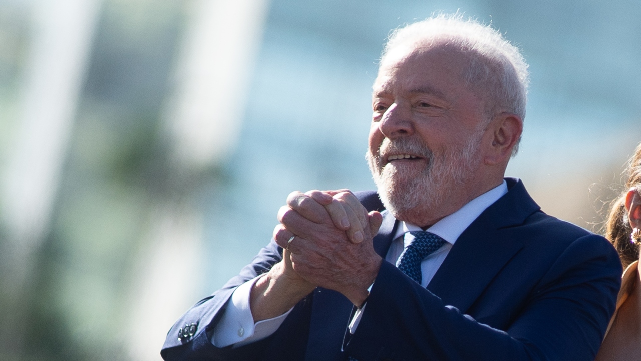 Após anúncio de crise sanitária, Lula vai visitar crianças indígenas Yanomami