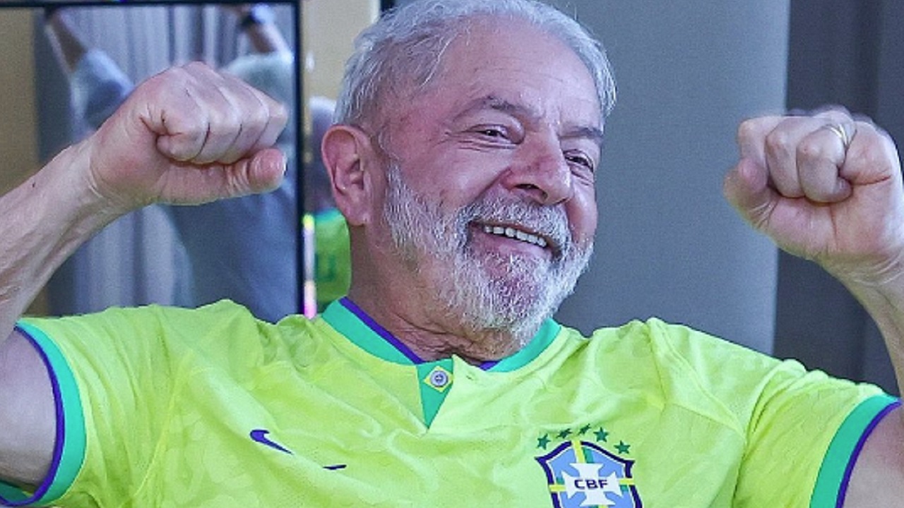 Em vídeo, Lula diz acreditar no hexa e deseja saúde para Pelé