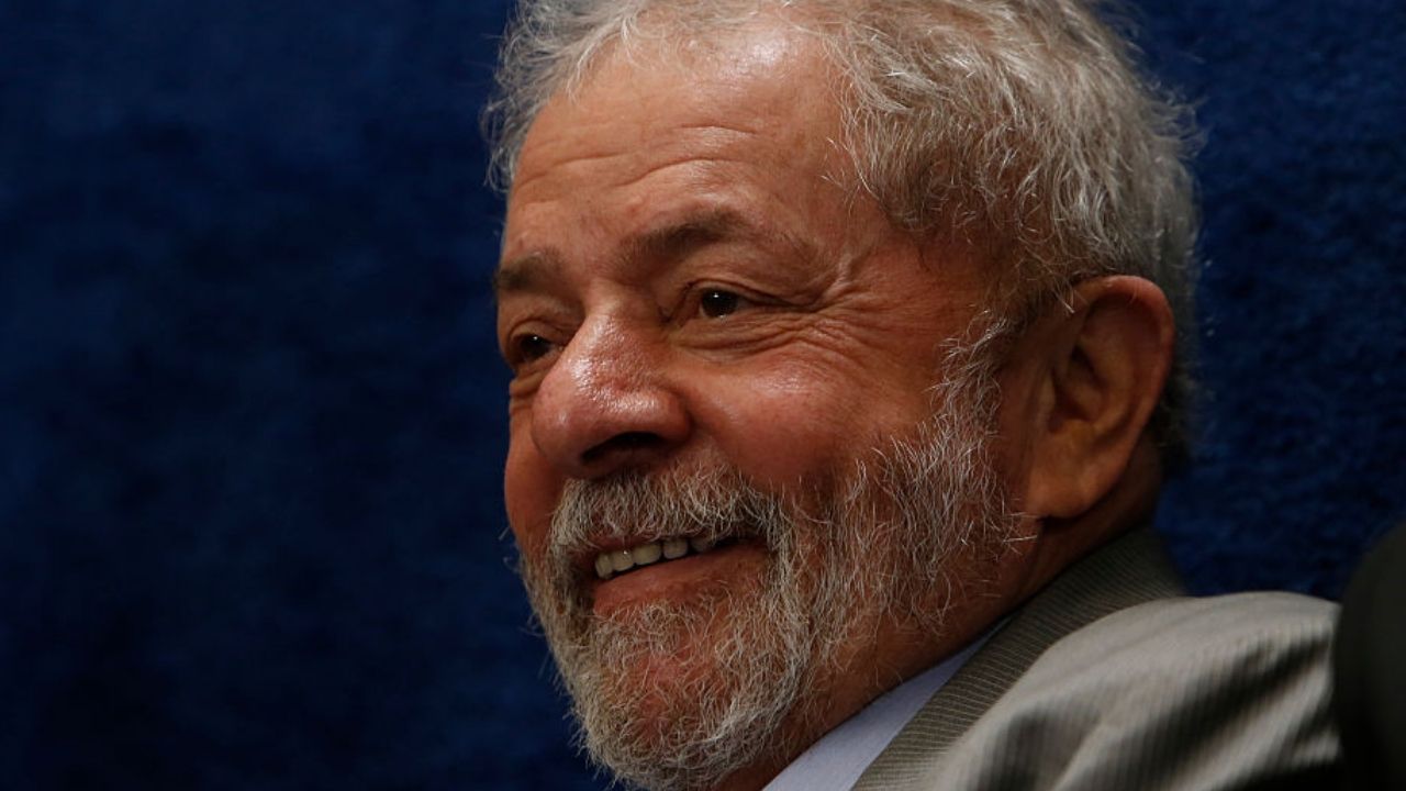 Revista especializada francesa homenageia Lula com Prêmio Coragem Política 2021