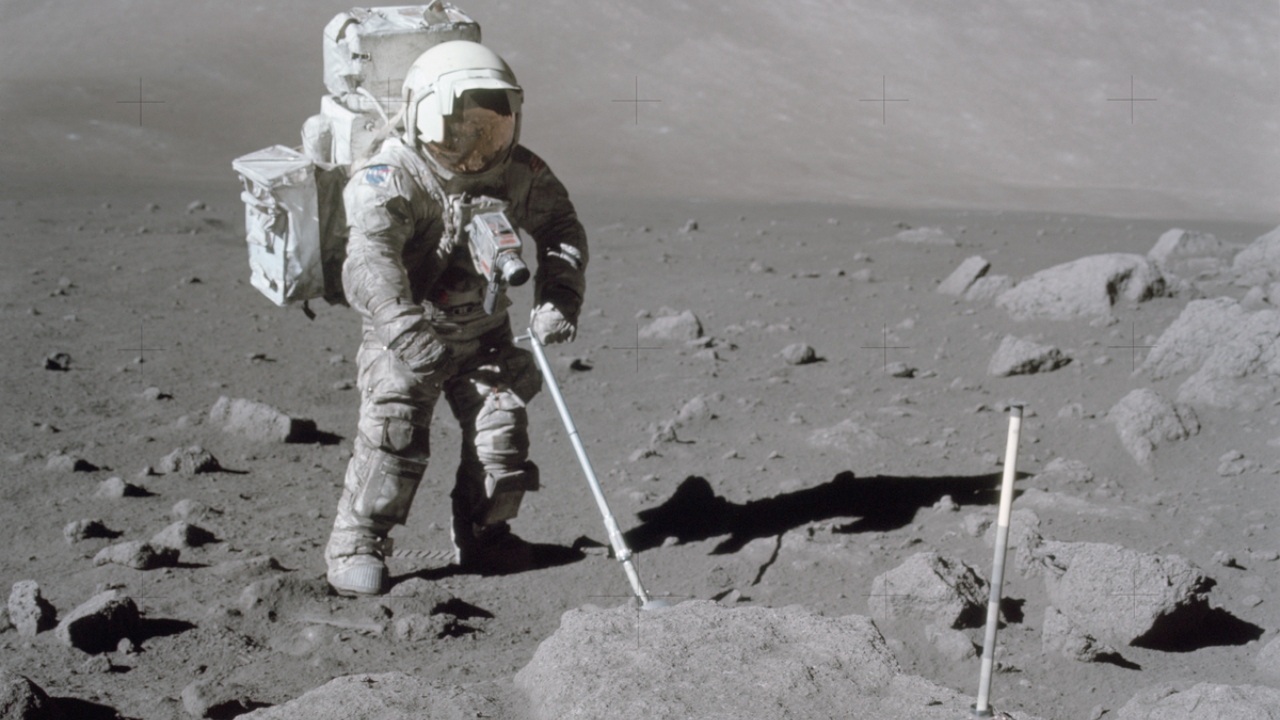 Cientistas encontram solução curiosa para “limpar” poeira da lua