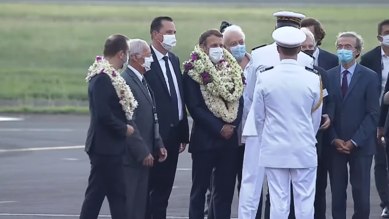 Emmanuel Macron vira meme durante sua visita à Polinésia Francesa