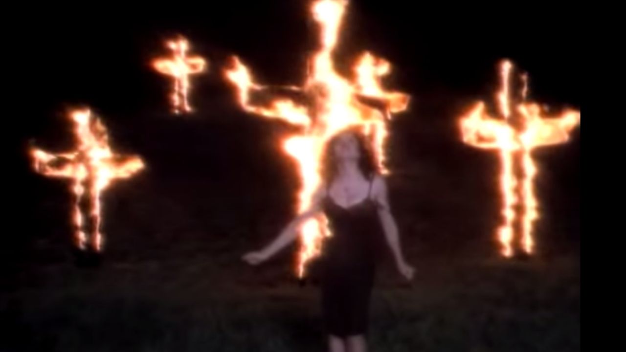 Padre responde Madonna após reclamação ao papa por três excomunhões