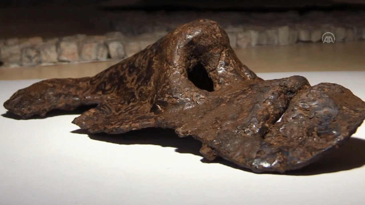 Máscara facial romana de 1.800 anos é encontrada na Turquia