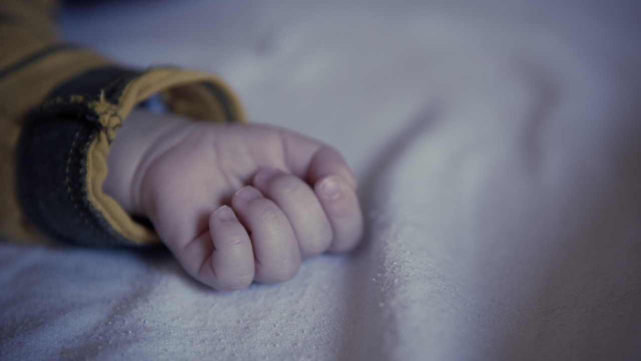 Durante velório, bebê de oito meses teria dado sinais de vida, diz funerária