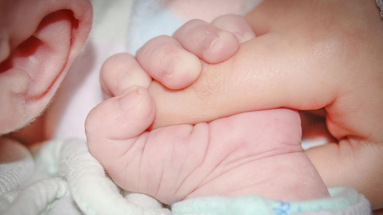 Babá italiana é detida após jogar criança da janela de apartamento