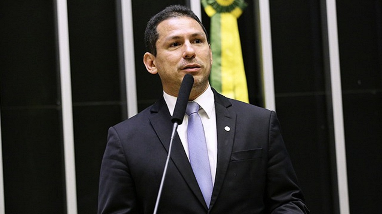 Vice-presidente da Câmara diz que ‘existem indícios’ favoráveis ao superpedido de impeachment de Bolsonaro