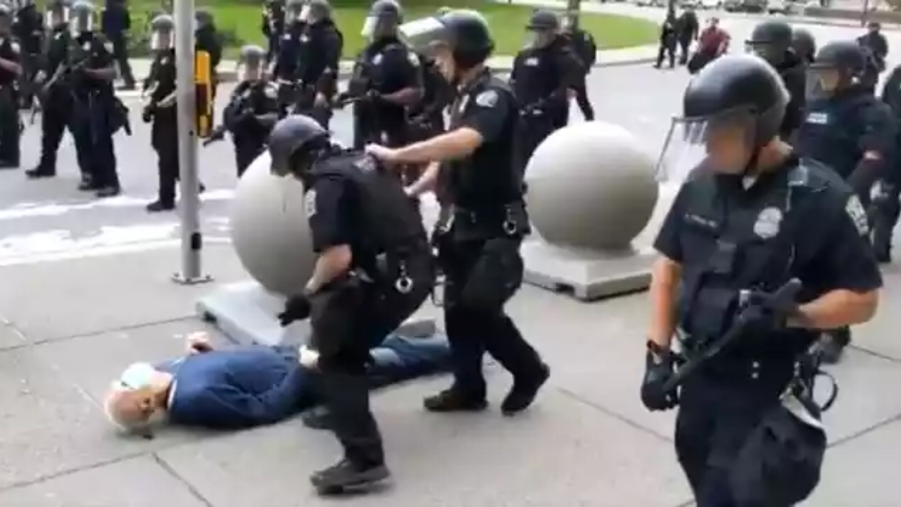 EUA: Trump insinua ser montagem vídeo de idoso sendo empurrado por policiais durante protesto