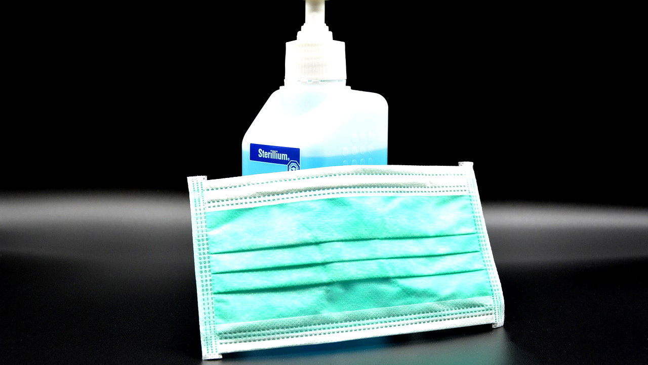 Vinagre como substituto do álcool gel: 5 mitos sobre a Covid-19 já difundidos em redes sociais