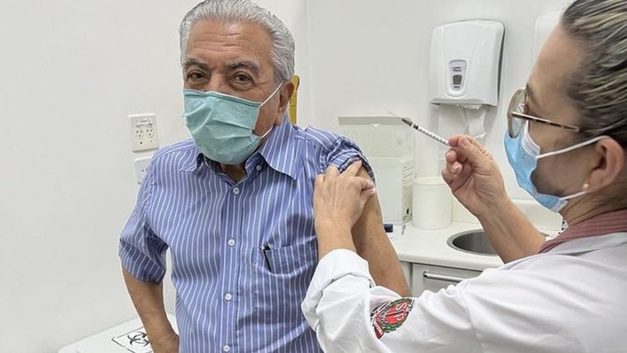 Mauricio de Sousa é atacado ao publicar foto tomando quarta dose da vacina contra covid-19