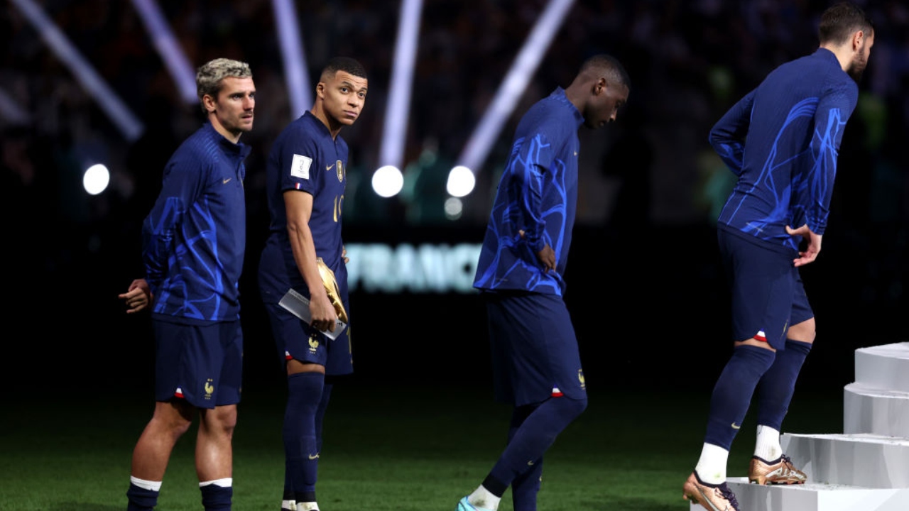 Os bastidores do vestiário da França após o fraco desempenho no primeiro tempo da final