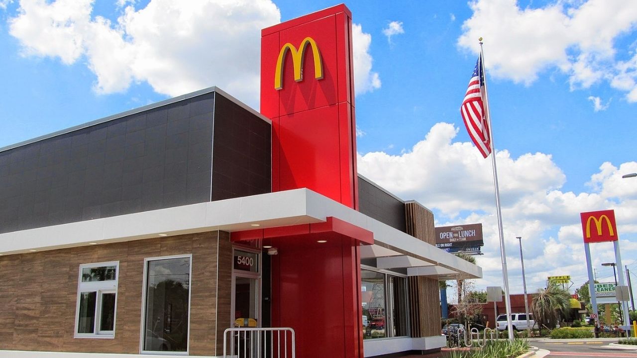 McDonald’s é multado em R$ 3,8 milhões após criança ser queimada por nugget