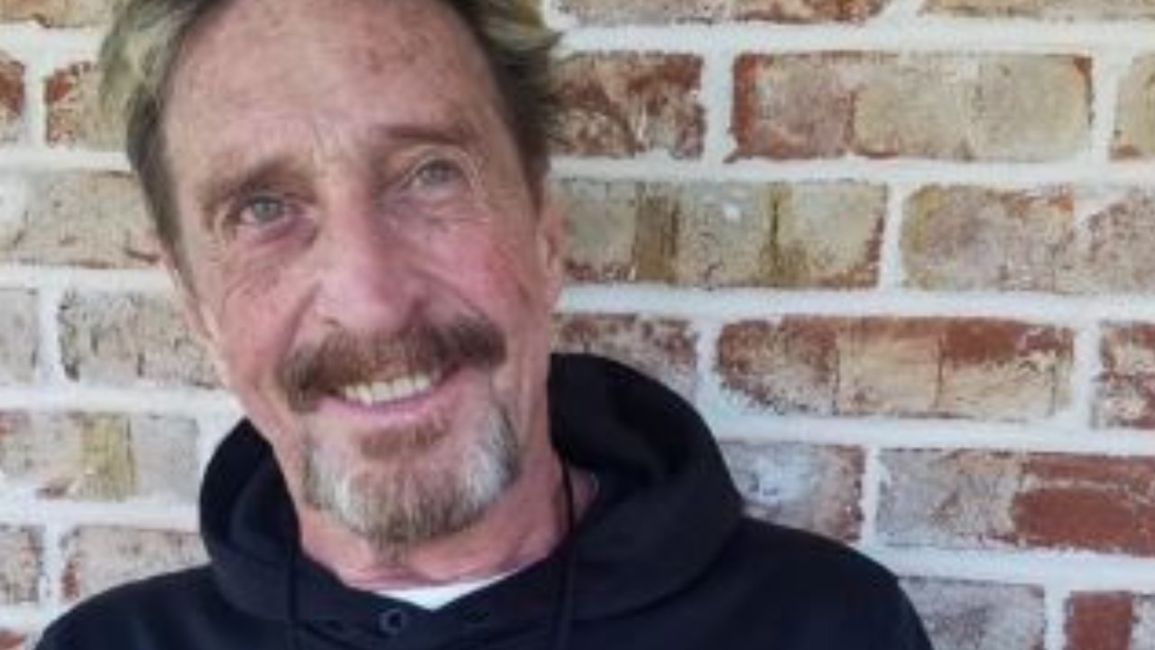 Corpo de criador do antivírus McAfee continua em necrotério um ano após sua morte