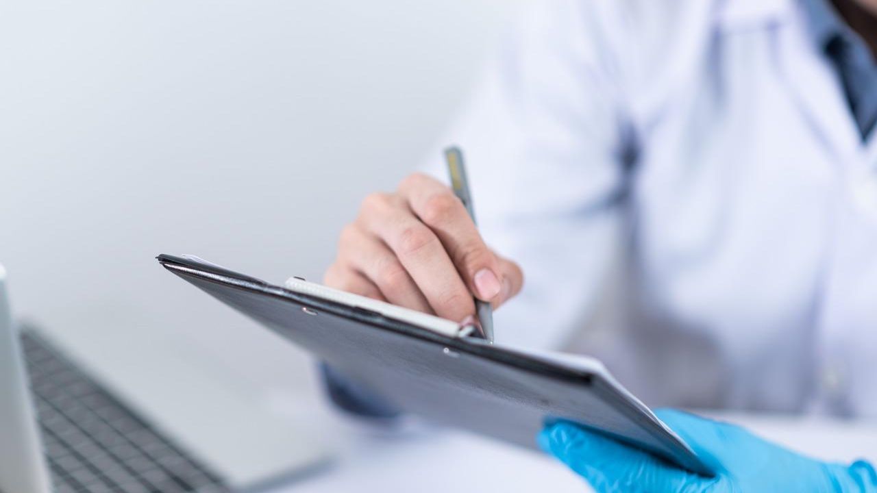 Escocês perde licença médica após dar diagnósticos falsos de câncer
