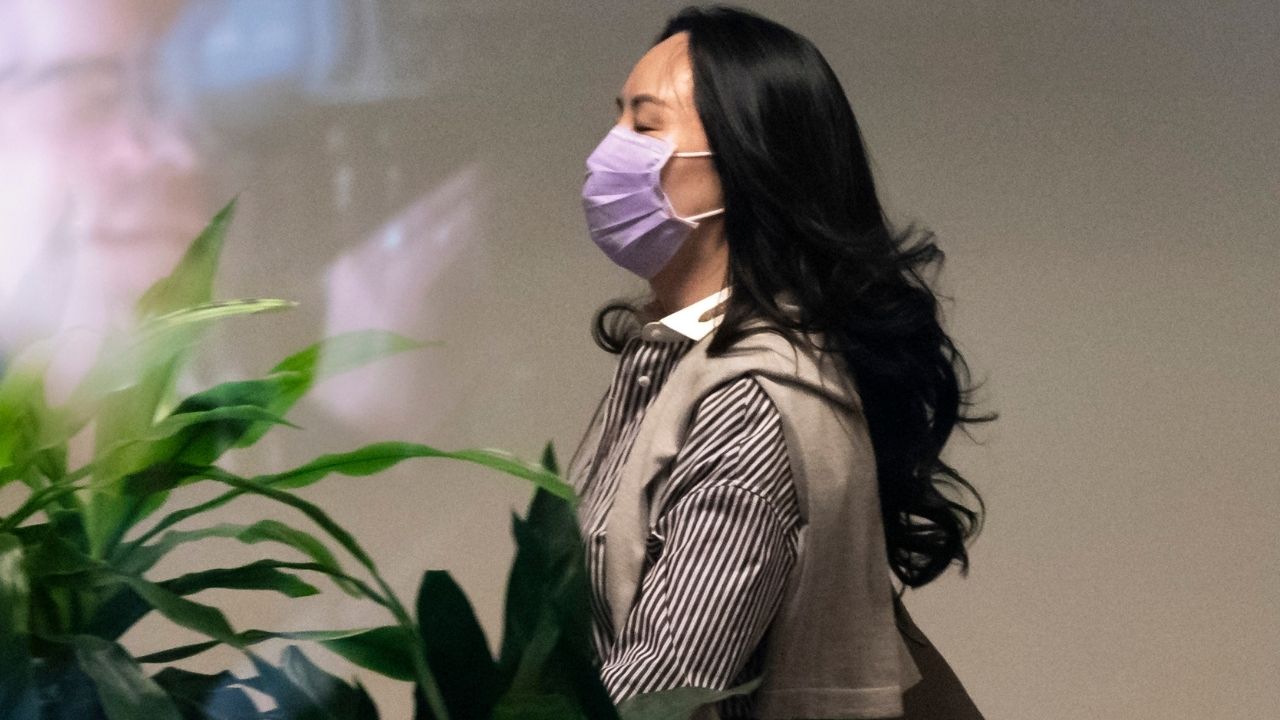 Após acordo com os EUA, diretora de empresa chinesa Huawei é liberada de prisão domiciliar