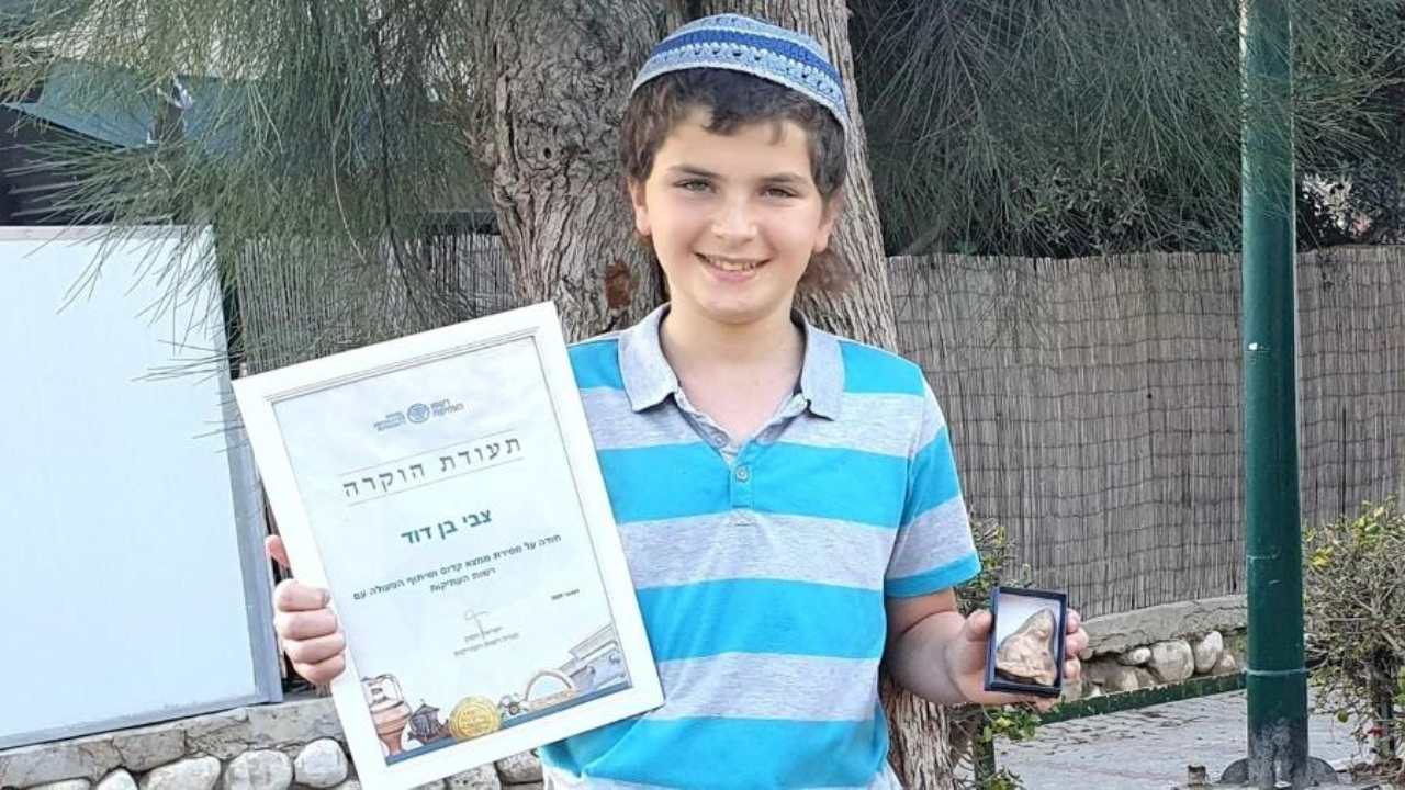 Aos 11 anos, garoto encontra rara estátua da Idade do Ferro em Israel