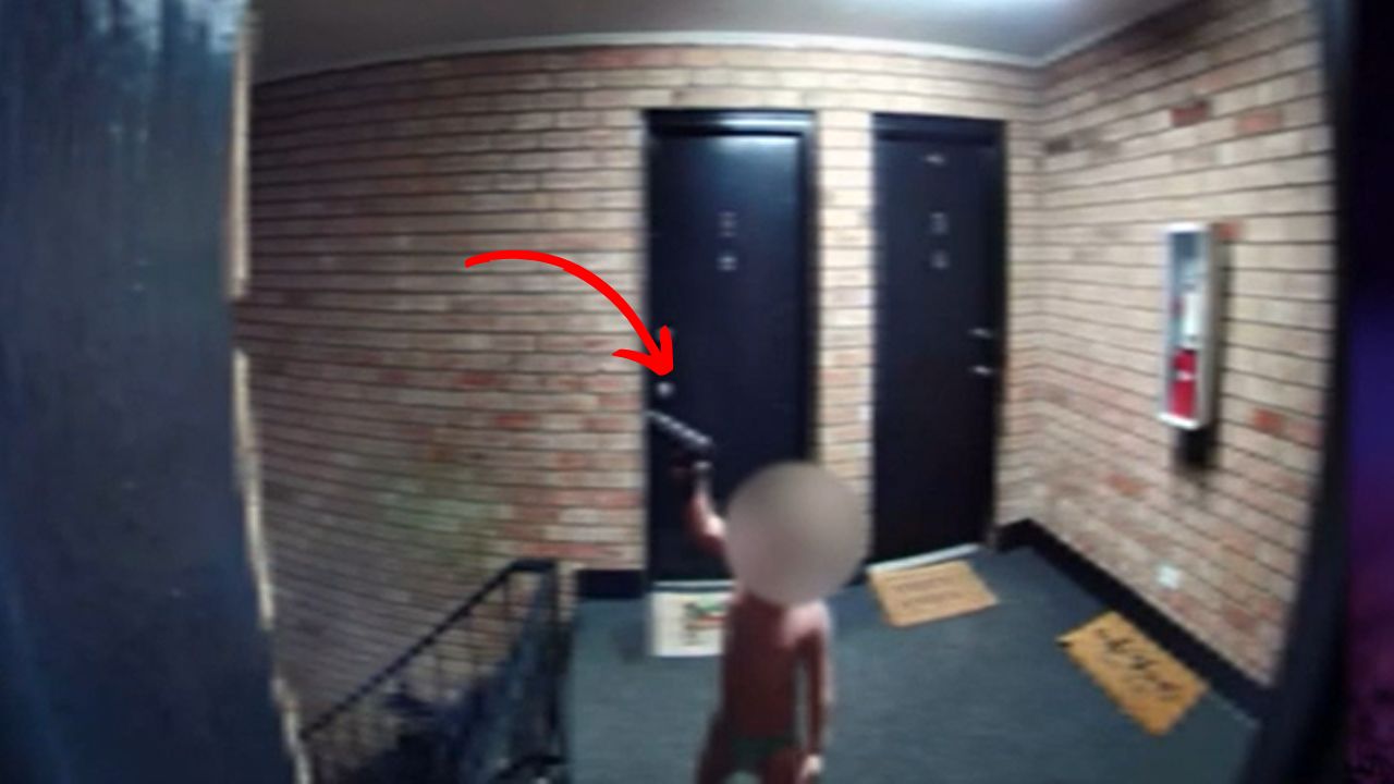 Estadunidense é preso após seu filho ser visto ‘brincando’ com arma