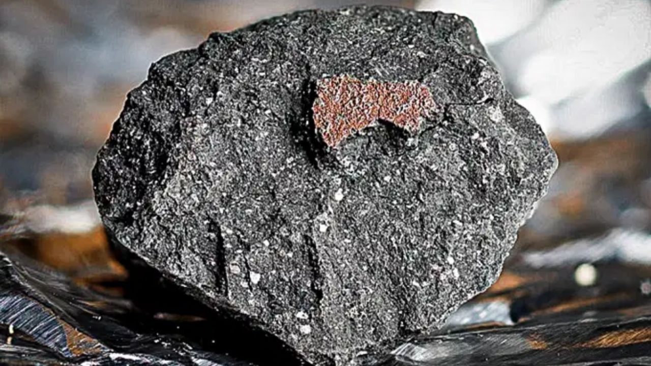 Cientistas estudam raro meteorito de 4 bilhões de anos que caiu na Inglaterra