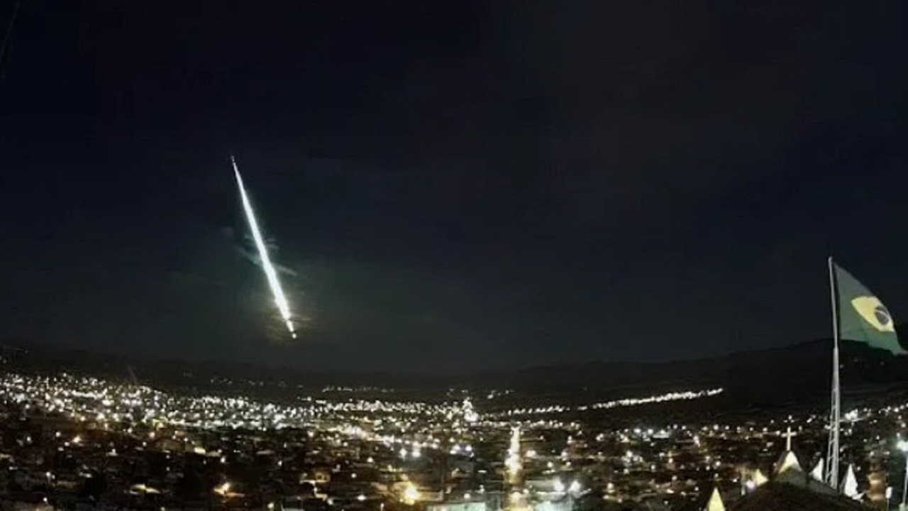 Meteoro é visto em diversas cidades da Bahia: “Bola de fogo no céu”, declararam moradores