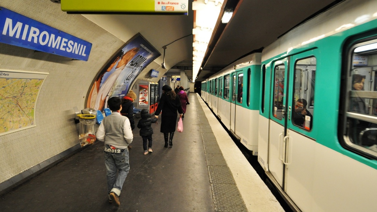 Em Paris, condutor de metrô é indiciado após passageira morrer em acidente
