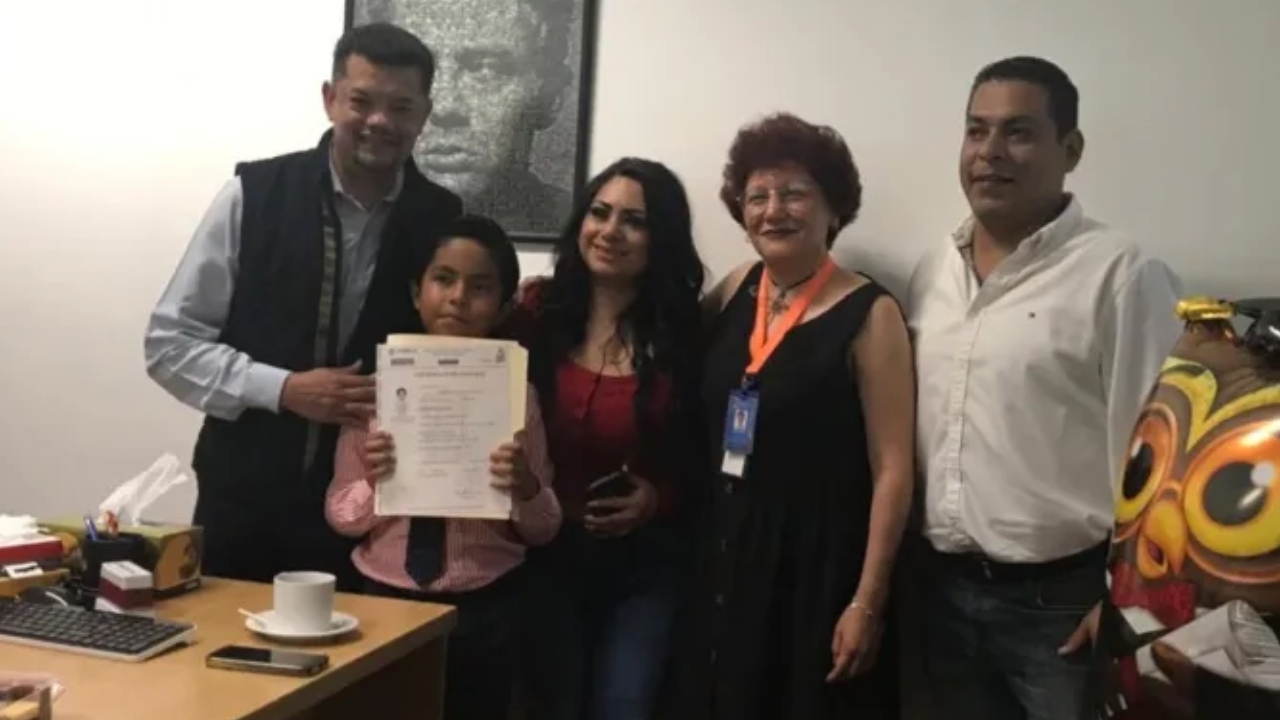 Menino de 13 anos quebra recorde ao se tornar o biólogo molecular mais novo do mundo