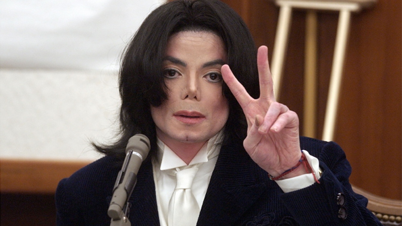 Homem teria roubado pijama que Michael Jackson usava quando morreu