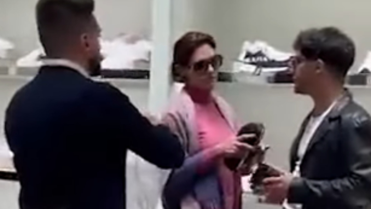 A reação de Michelle Bolsonaro ao ser filmada em loja de luxo: “Falta do que fazer”