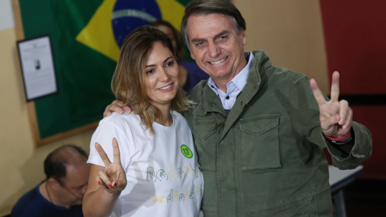 Internautas descobrem que Jair Bolsonaro e Michelle não se seguem no Instagram