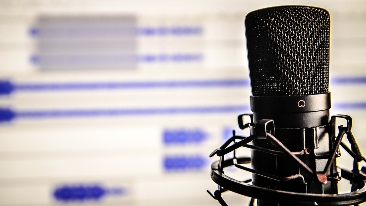 Escritor Marcos Bulhões analisa mudança de comportamento da sociedade com os podcasts