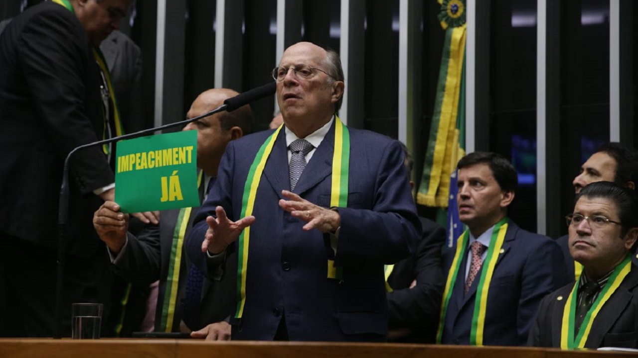 Ex-ministro da Justiça, e autor de pedido de impeachment contra Dilma, diz que apoiará Lula