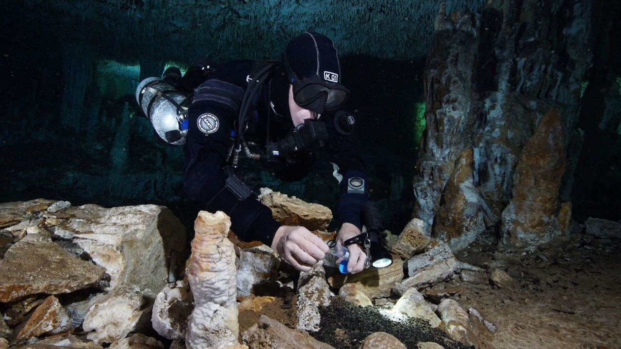 Minas pré-históricas de 12 mil anos são descobertas em complexo de cavernas inundadas no México