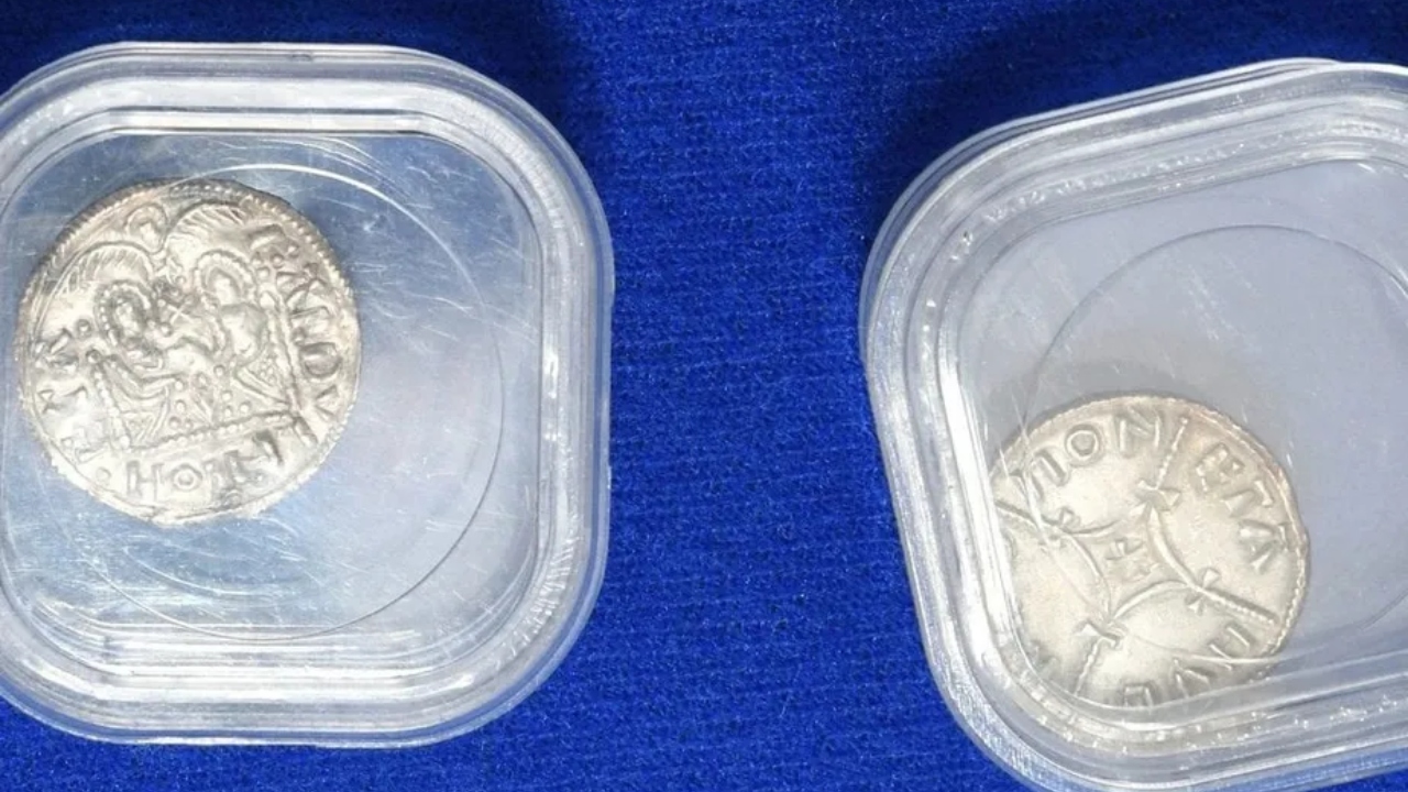 Moedas vikings que podem mudar curso da história britânica são encontradas em investigação policial