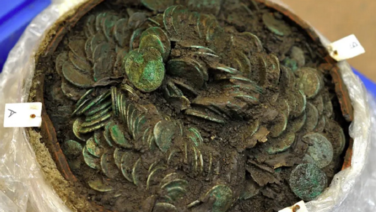 Esconderijo de moedas de 2 mil anos pode ter sido usado por soldados romanos