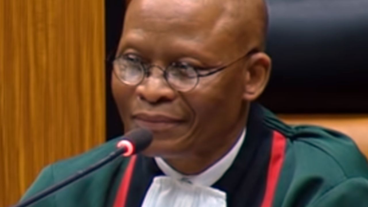 Causando desinformação, presidente da Suprema Corte da África do Sul diz que vacina é ‘do diabo’