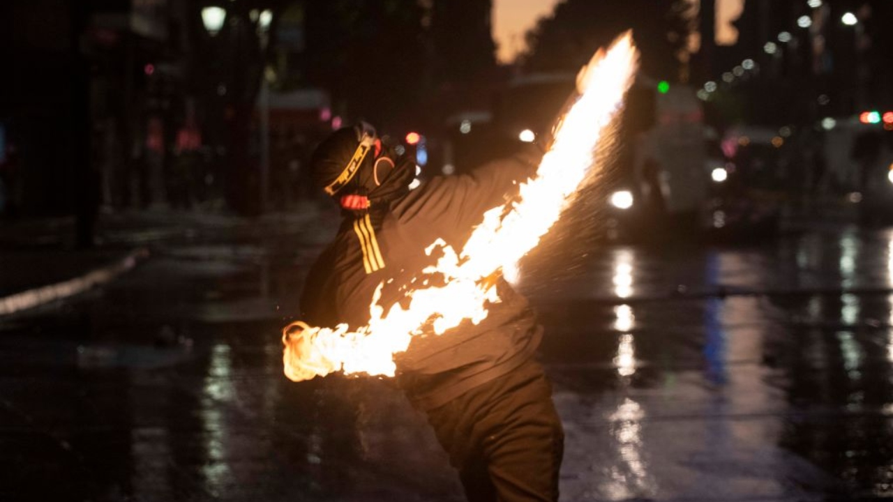 As origens do Coquetel Molotov: resistência, batizado e deboche