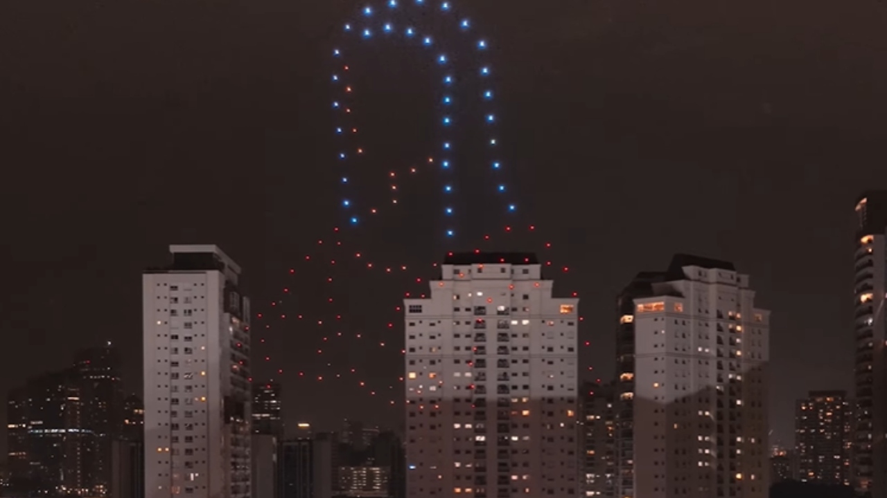 130 drones recriam pinturas de Leonardo da Vinci no céu de São Paulo
