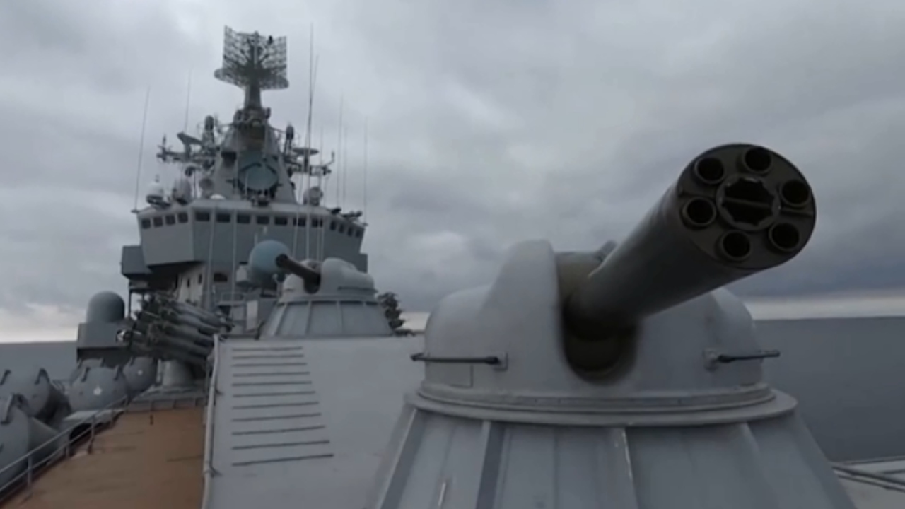Incêndio e naufrágio: Rússia perde principal navio de guerra