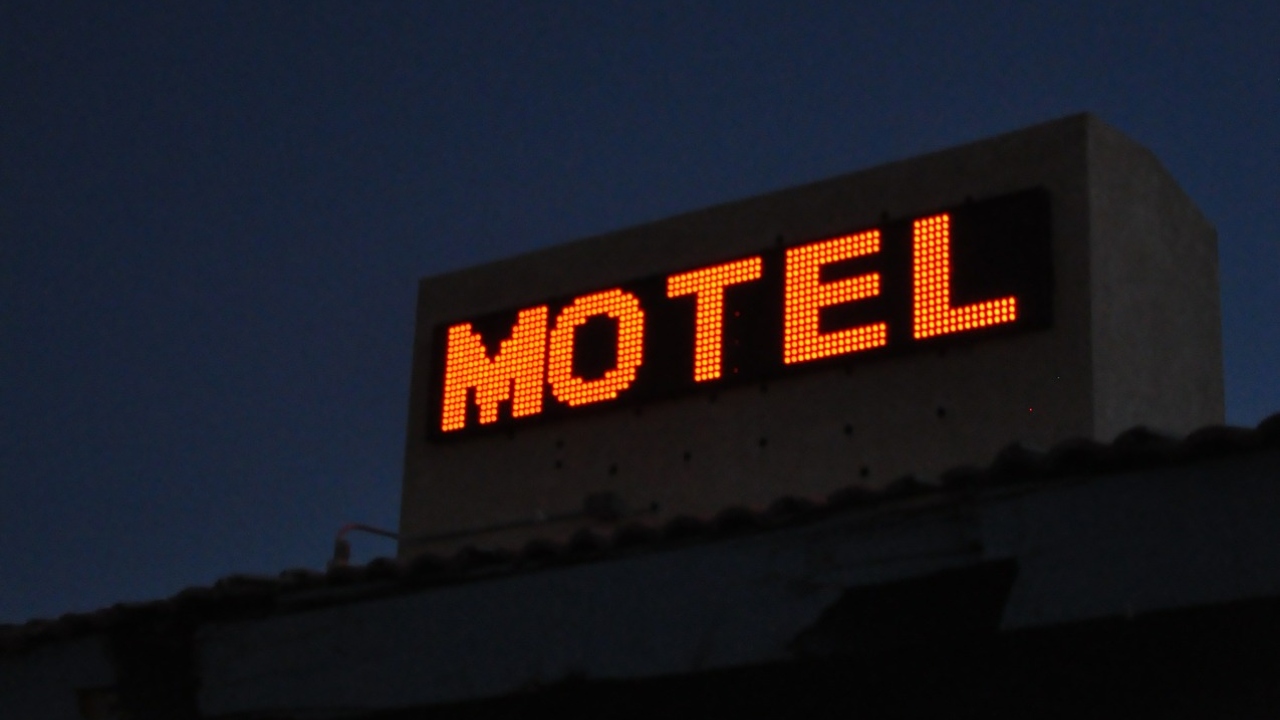 Depois de amarrar idosa em assalto, quadrilha comemora em motel e é presa