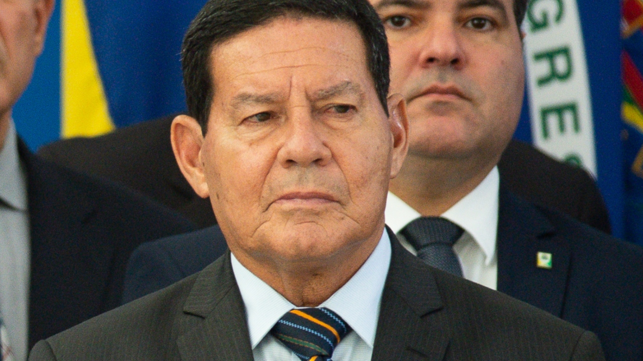 Mourão diz que no golpe de 64 ‘a Nação salvou a si mesma’ e internautas rebatem