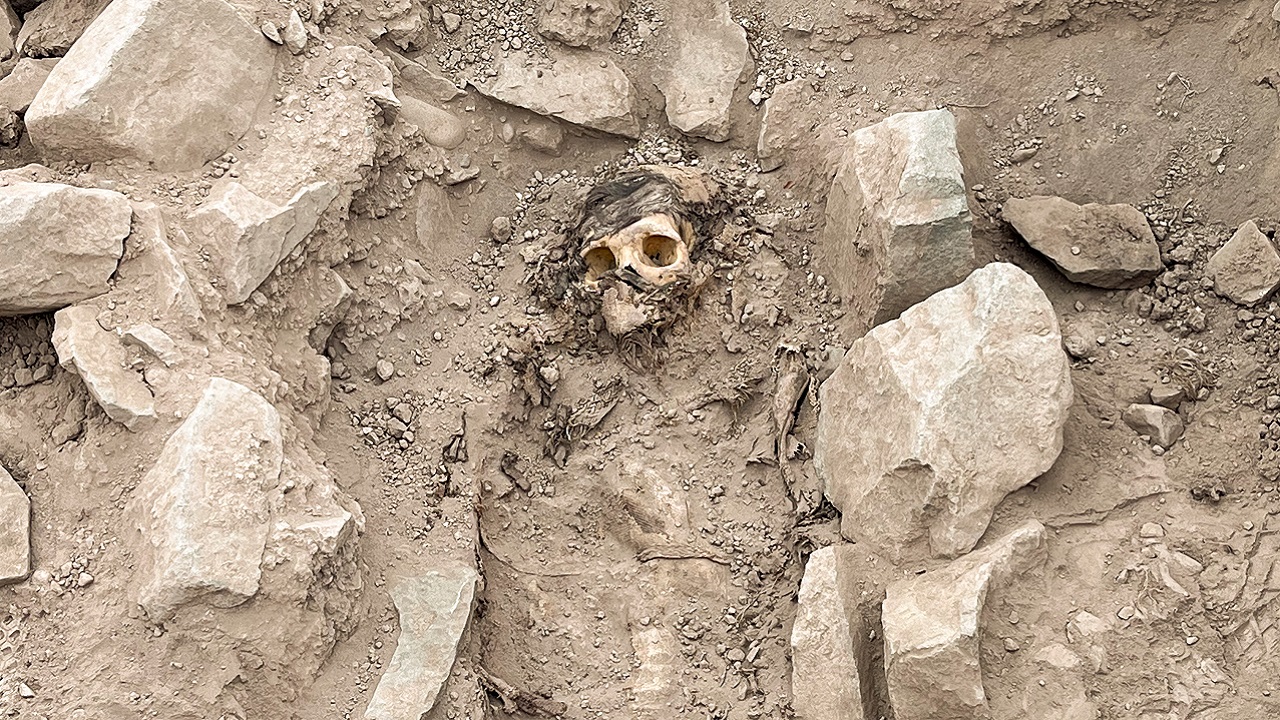 Múmia de 3 mil anos oferecida como sacrifício é encontrada no Peru