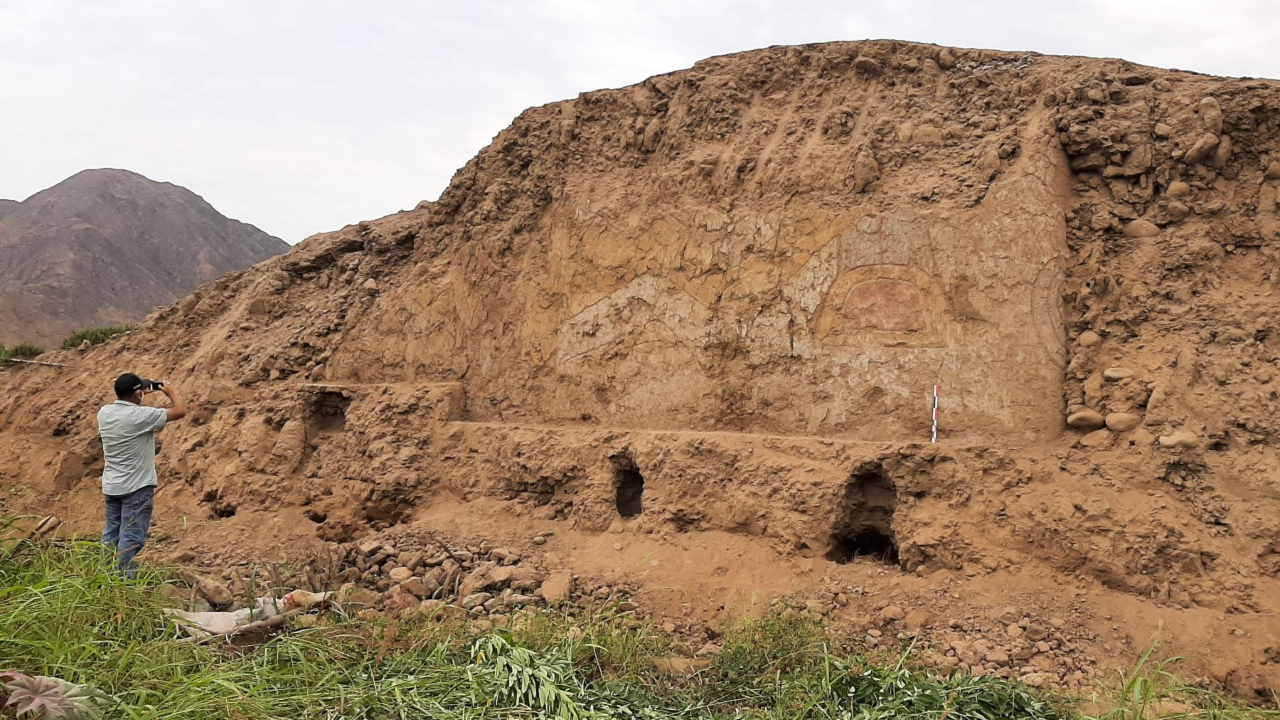 Incrível mural de 3,2 mil anos é encontrado em vale no Peru