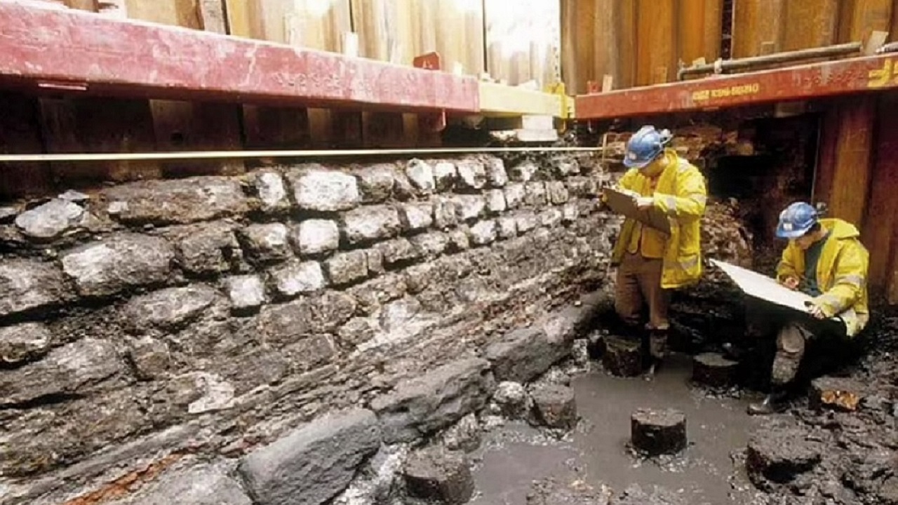 Ruínas de muralha romana de 2.000 anos são encontradas em Londres