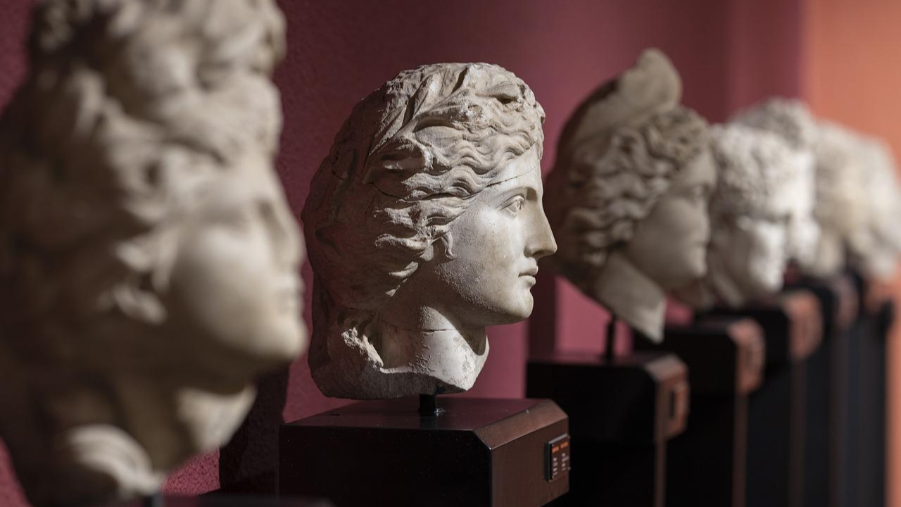 Na Ucrânia, museus batalham para salvar patrimônio cultural do país