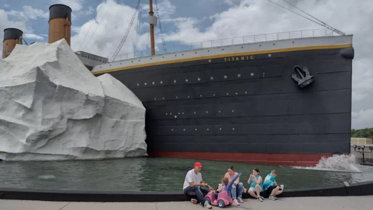 Iceberg desaba em museu do Titanic e deixa três visitantes feridos