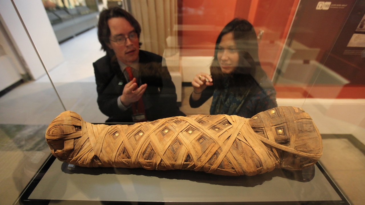 Por que os museus britânicos estão parando de usar a palavra ‘múmia’?