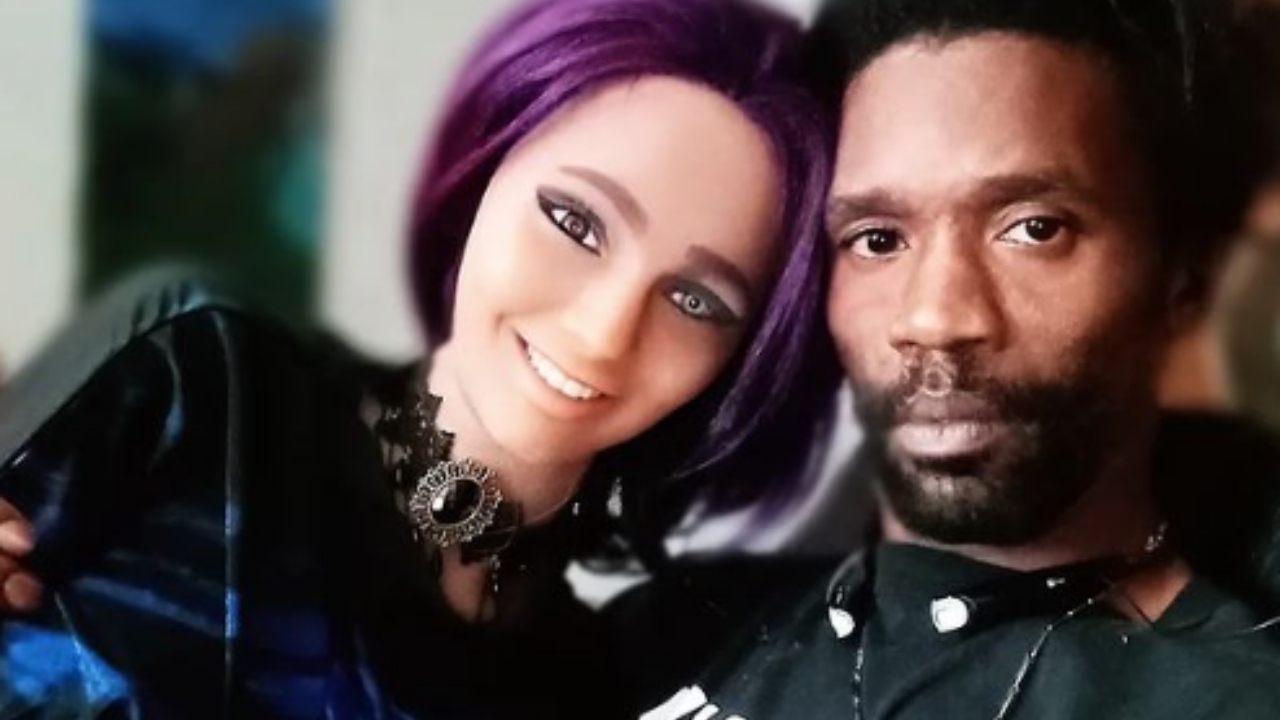Homem engata relacionamento com boneca de inteligência artificial após desilusão amorosa