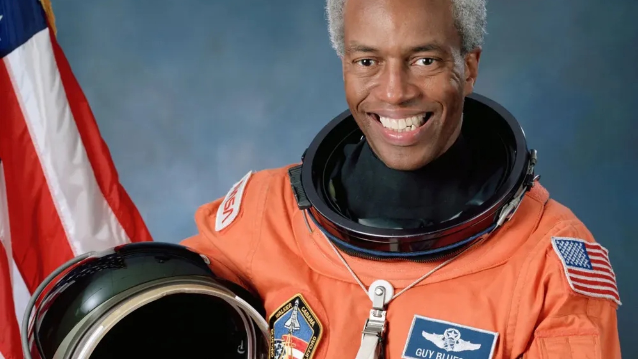 Veja quem é o primeiro astronauta negro a ir para o espaço