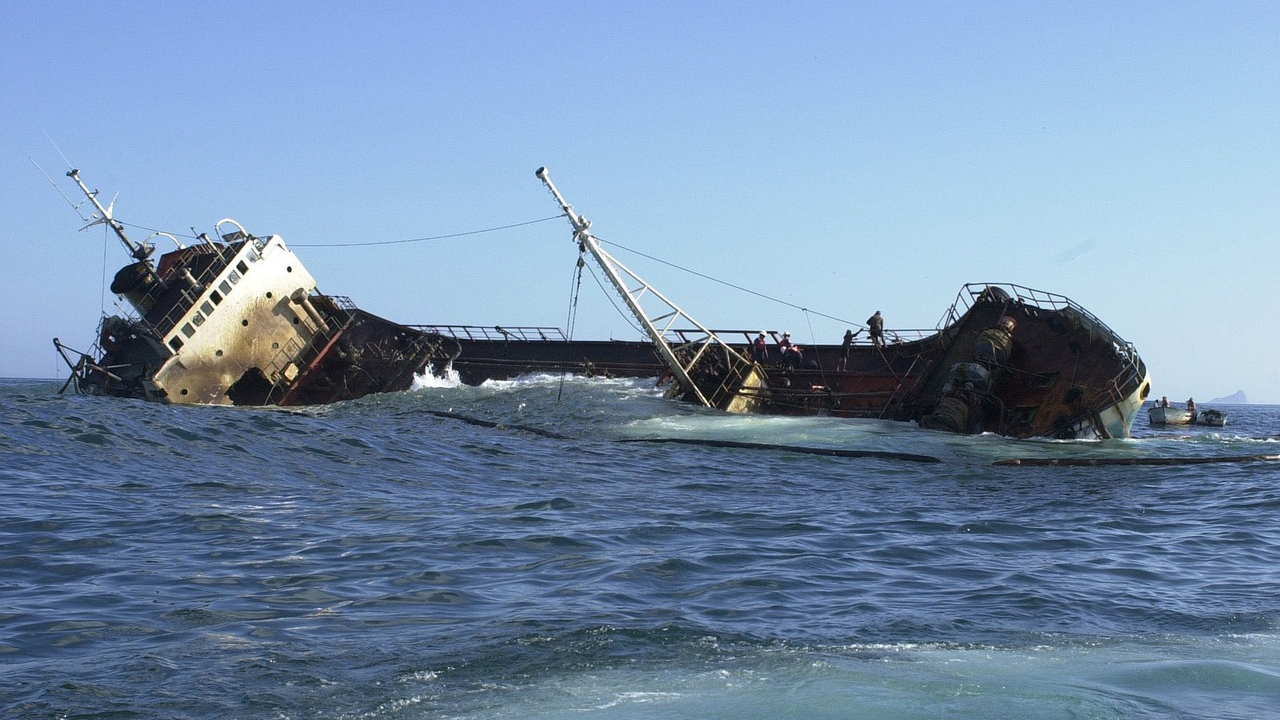 Colisão entre navios no Mar do Norte deixa um morto e quatro desaparecidos