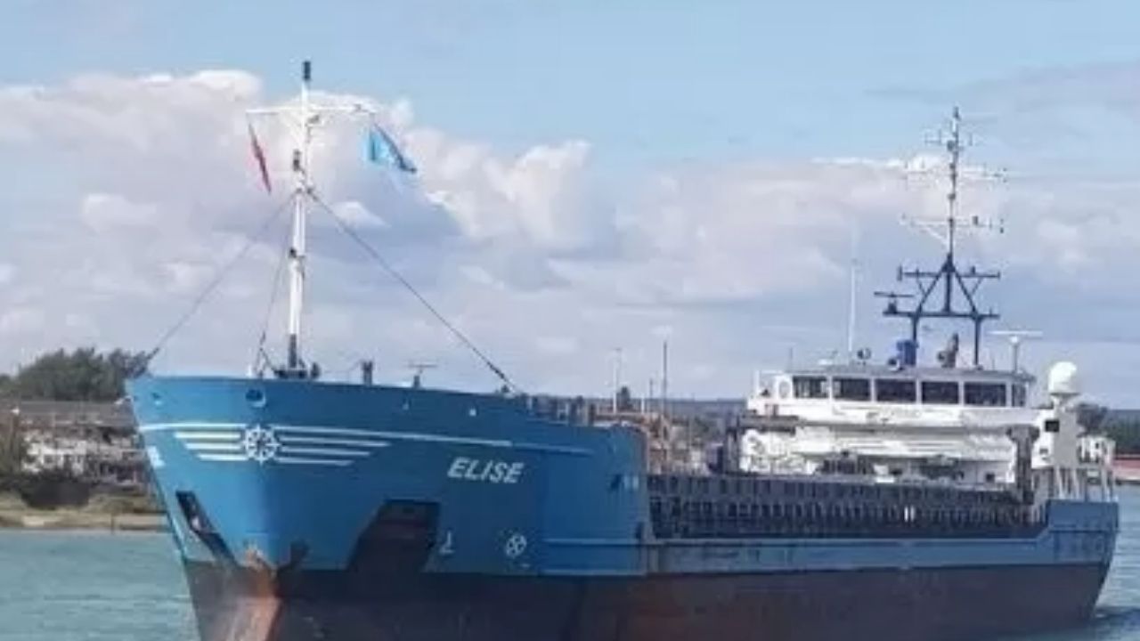 Navio de 80 metros encalha na Inglaterra e interrompe atividades marítimas por algumas horas