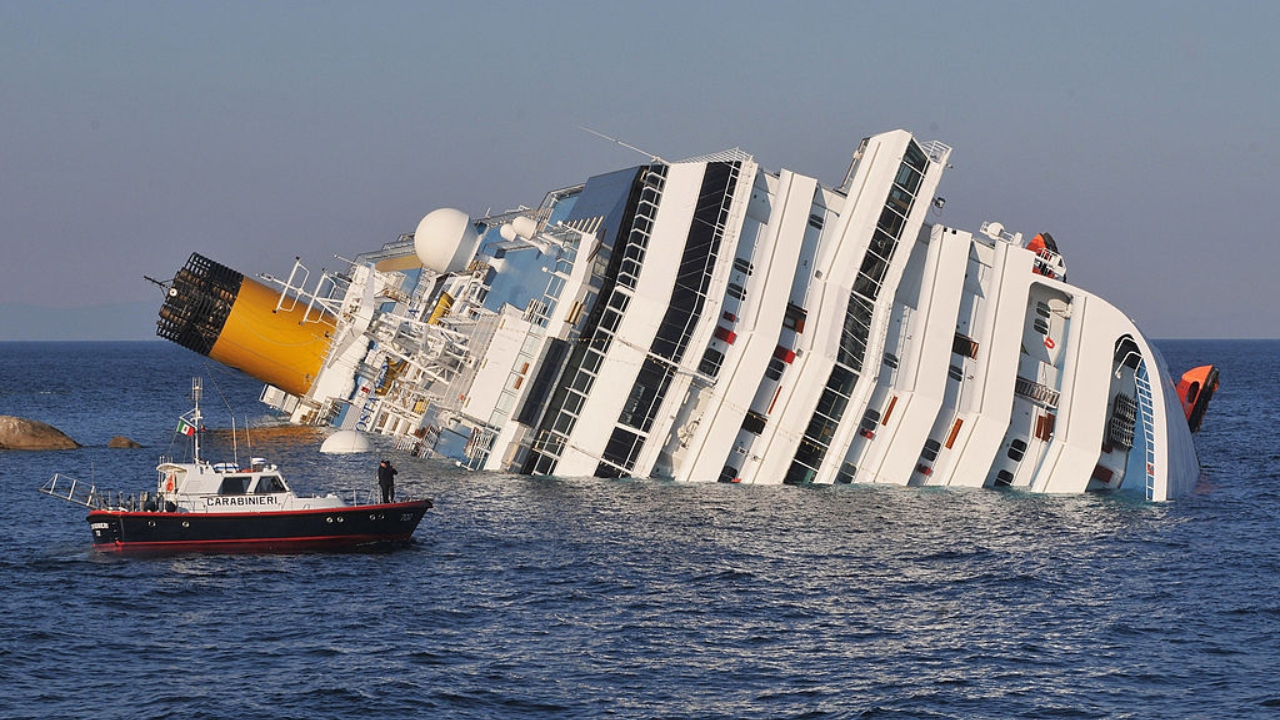 Cenas que exibem naufrágio do navio Costa Concordia, em 2012, viralizam
